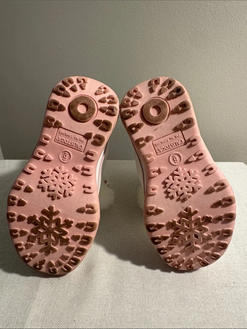 Sparkle-Faux Fur White Kids Winter Boots with Pink Accents